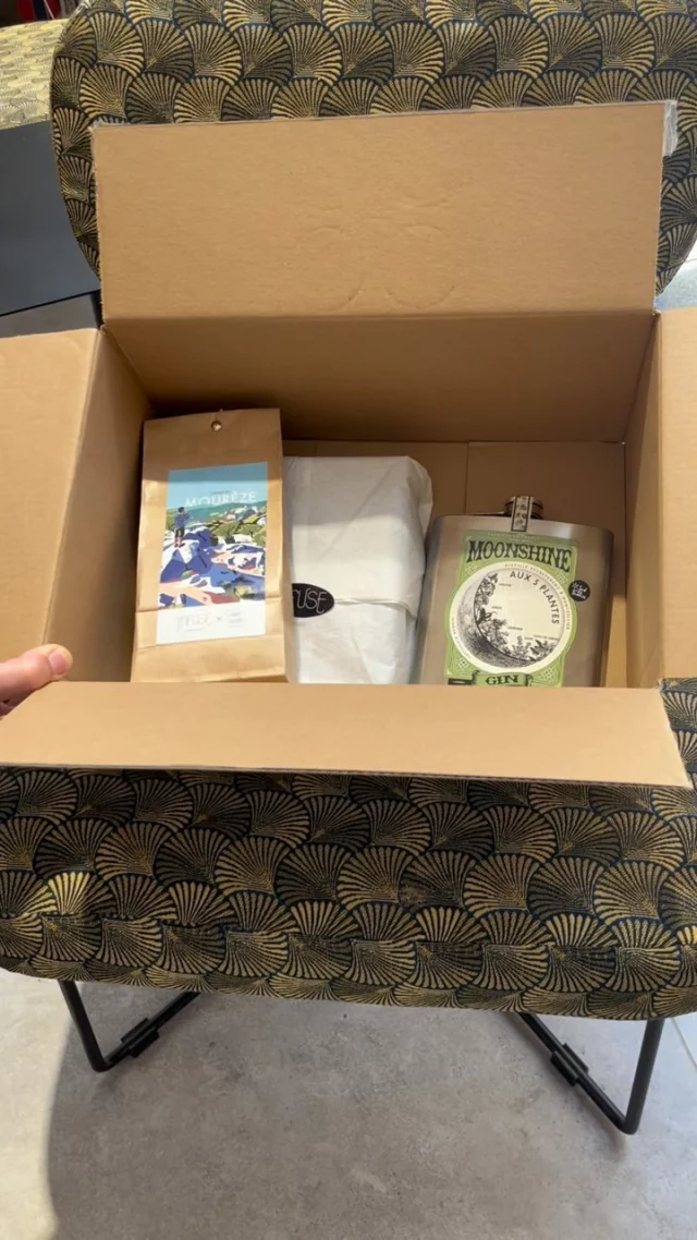 Infuse livre ! 

Si vous n’êtes pas sur Montpellier pas de soucis , nous livrons dans toute l’Europe ! 

Pstttt 👀: dans cette vidéo on te donne des idées de cadeaux à offrir le 15 juin à ton papa 🩵

-le coffret rhum ambré de @thehiddendistillery 
-le gin @thehiddendistillery infusé avec les plantes d’@infusemontpellier 
-la tisane mourèze d’@infusemontpellier qui a des vertus pour la concentration montpellier #herboristerie #vivezmontpellier #papa #fêtes #bio